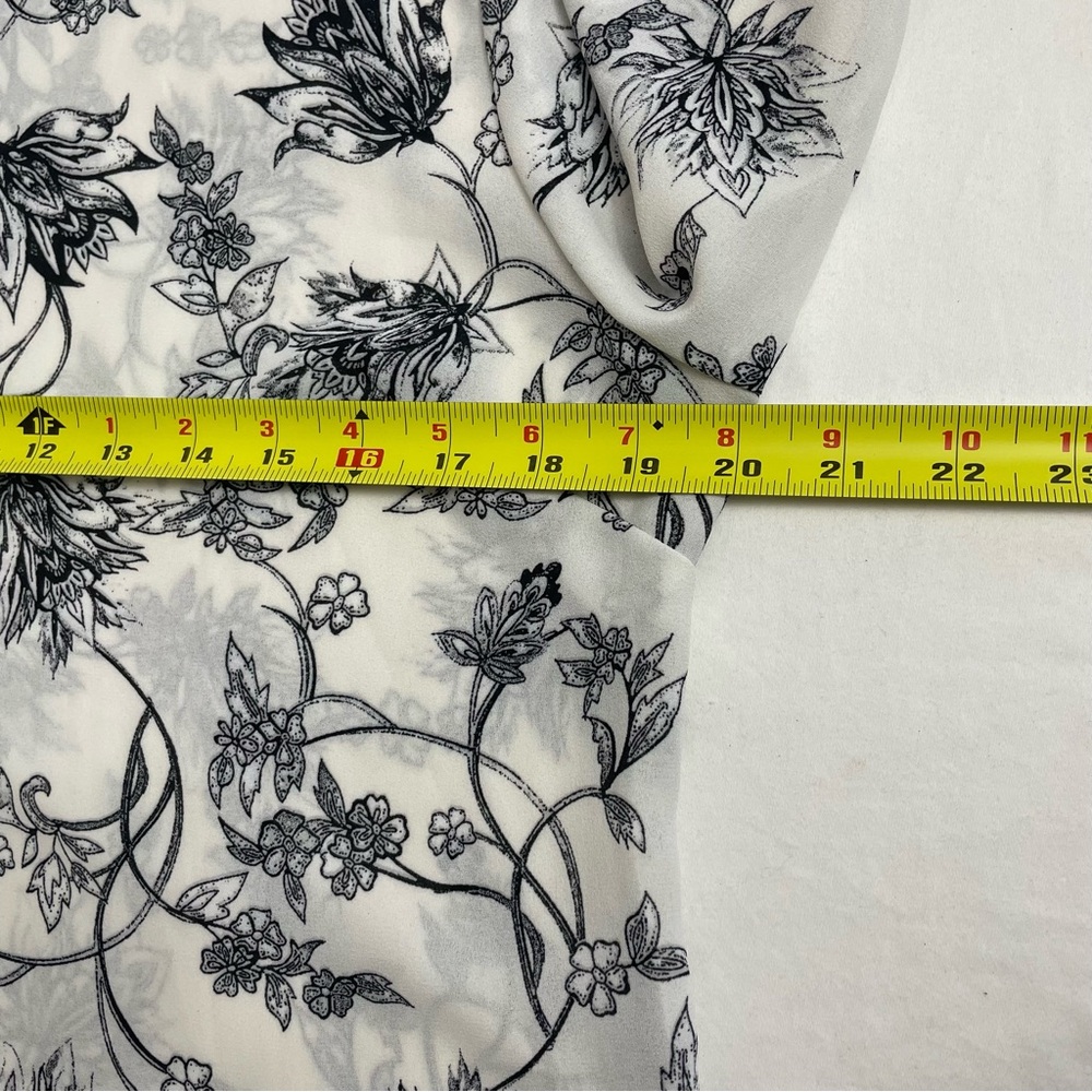Lily Morgan Flutter Sleeve Blouse Black & White Botanical Floral Women’s Medium - Picture 5 of 8